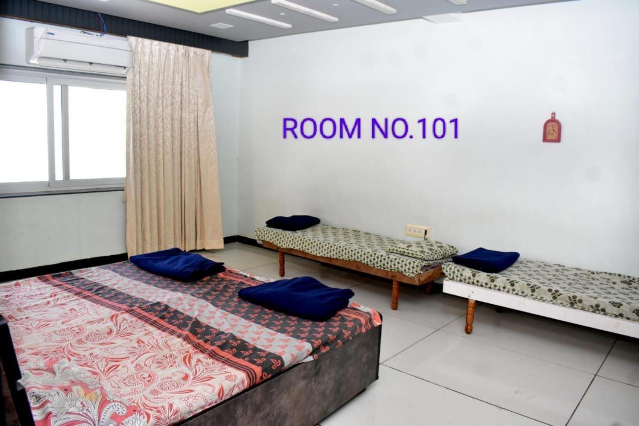 Dwarka Home Stay Exterior photo